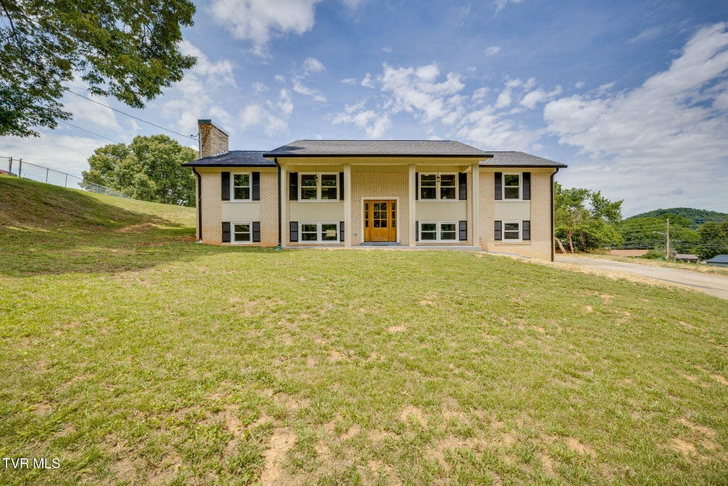 Photo of 806 Sir Echo Drive, Kingsport, TN 37663 (MLS # 9997336)