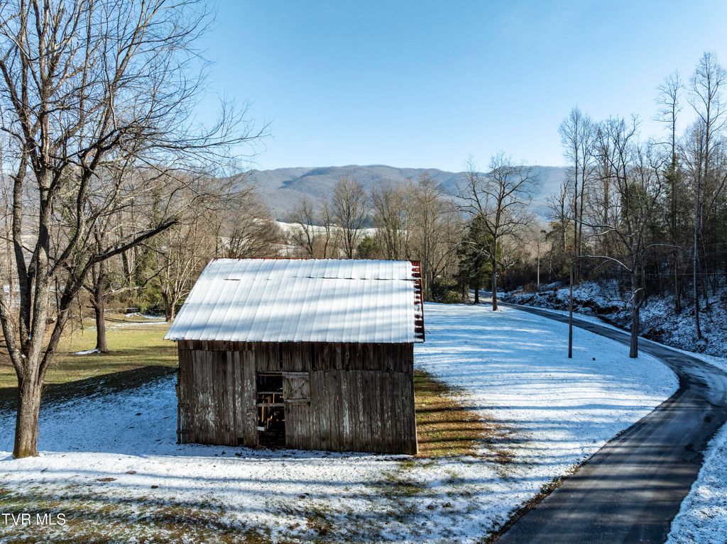 Photo of 124 Dugger Branch Road, Elizabethton, TN 37643 (MLS # 9989365)