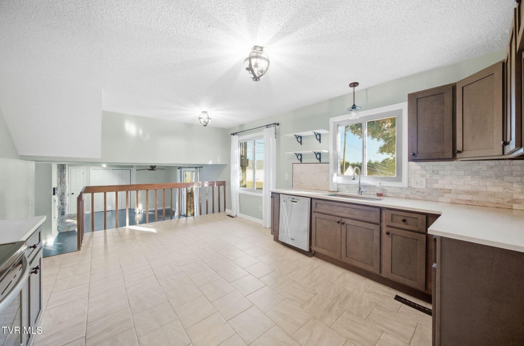 Photo of 3301 Pine Timbers Drive, Johnson City, TN 37604 (MLS # 10000986)