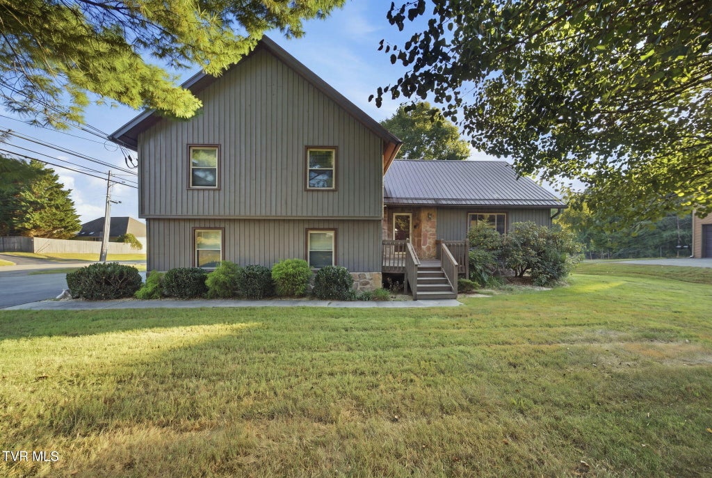 Photo of 3301 Pine Timbers Drive, Johnson City, TN 37604 (MLS # 10000986)