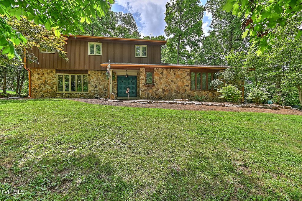 Photo of 15324 Monticello Drive, Bristol, VA 24202 (MLS # 9995373)