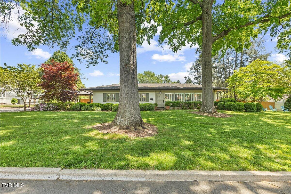 802 South Mountain View Circle