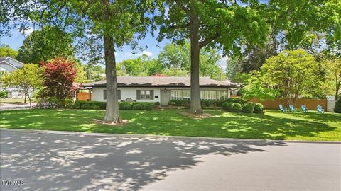 Photo of 802 Mountain View Circle, Johnson City, TN 37601 (MLS # 9994406)