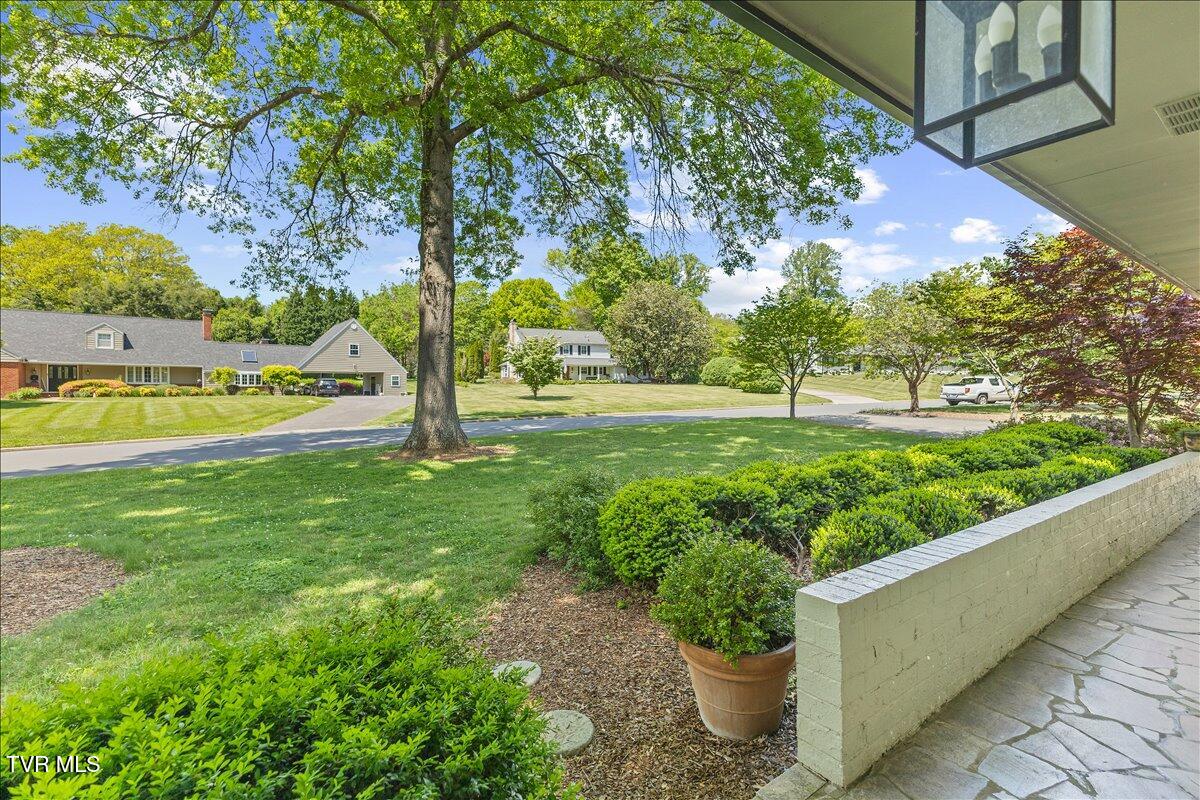 802 South Mountain View Circle