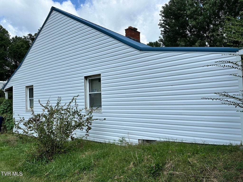 Photo of 2164 Carolina Avenue, Bristol, TN 37620 (MLS # 10000144)