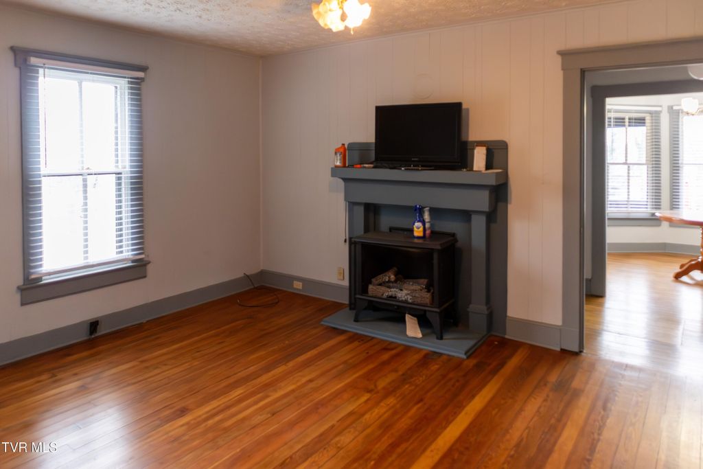 Photo of 136 Riverview Street, Newport, TN 37821 (MLS # 9989141)