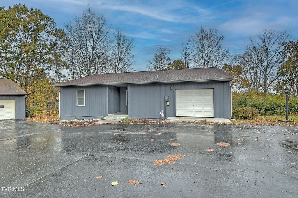 Photo of 181 Woodcrest Lane, Bristol, VA 24201 (MLS # 9987685)