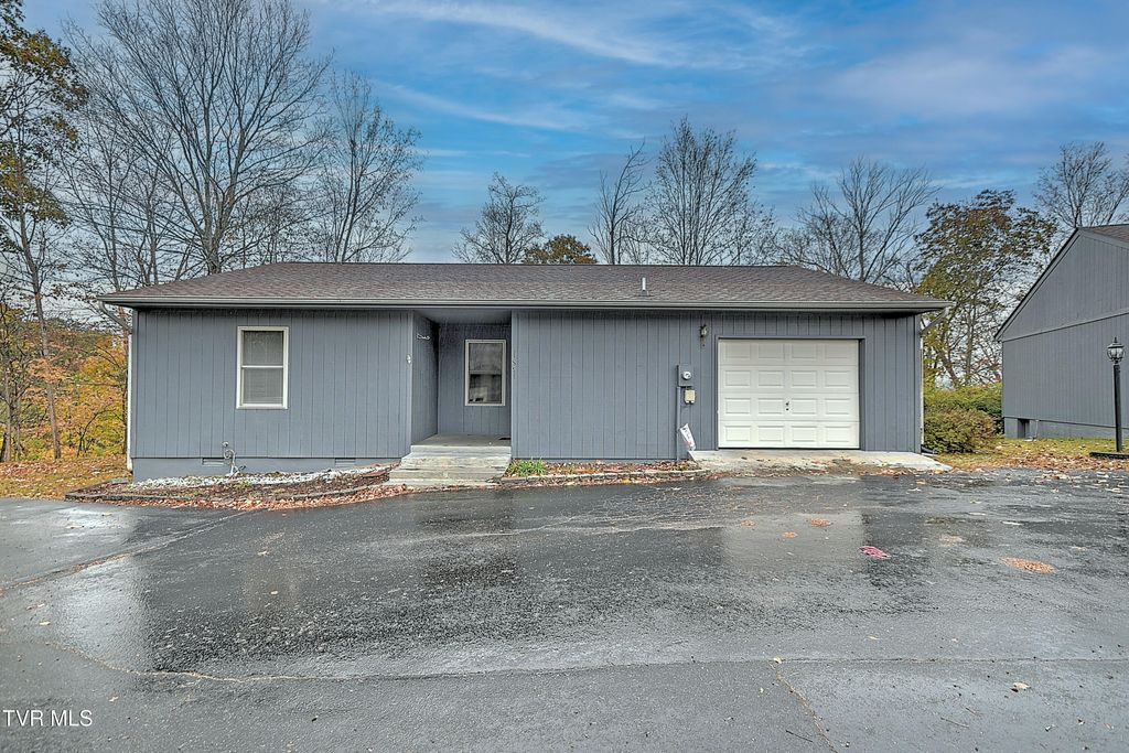 Photo of 181 Woodcrest Lane, Bristol, VA 24201 (MLS # 9987685)
