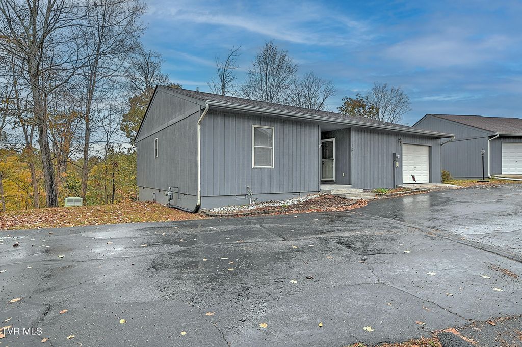 Photo of 181 Woodcrest Lane, Bristol, VA 24201 (MLS # 9987685)