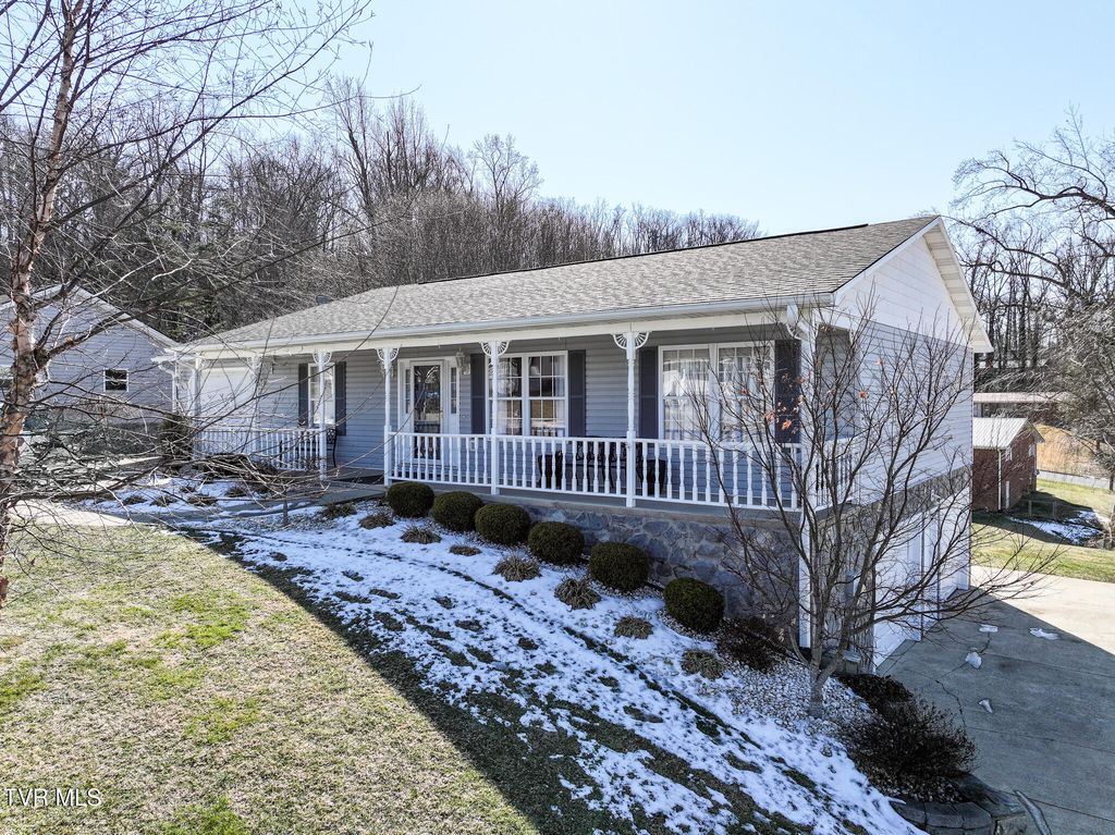 Photo of 116 Maple Crest, Greeneville, TN 37743 (MLS # 9991086)