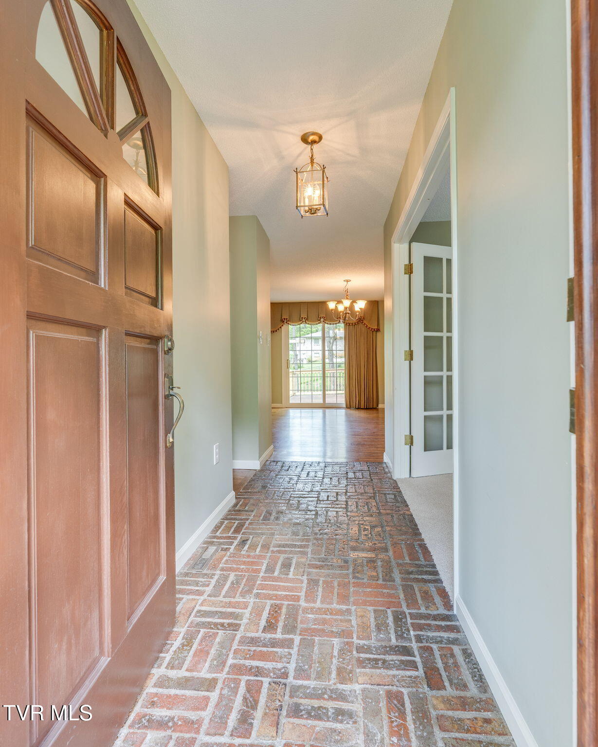325 Sperry Circle