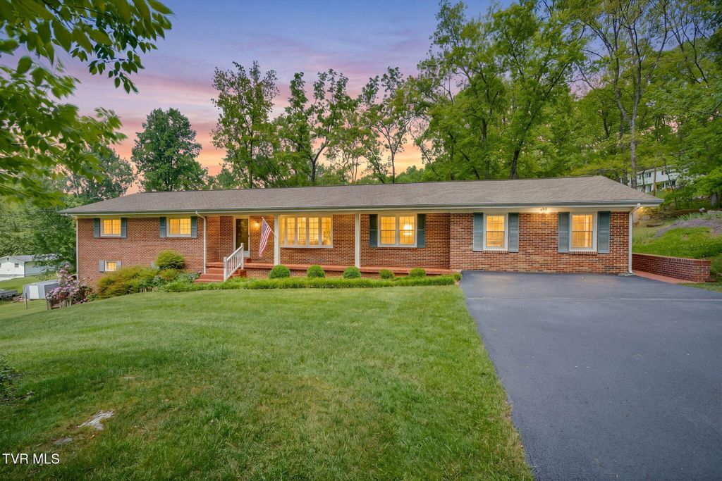 Photo of 325 Sperry Circle, Bristol, TN 37620 (MLS # 9994767)
