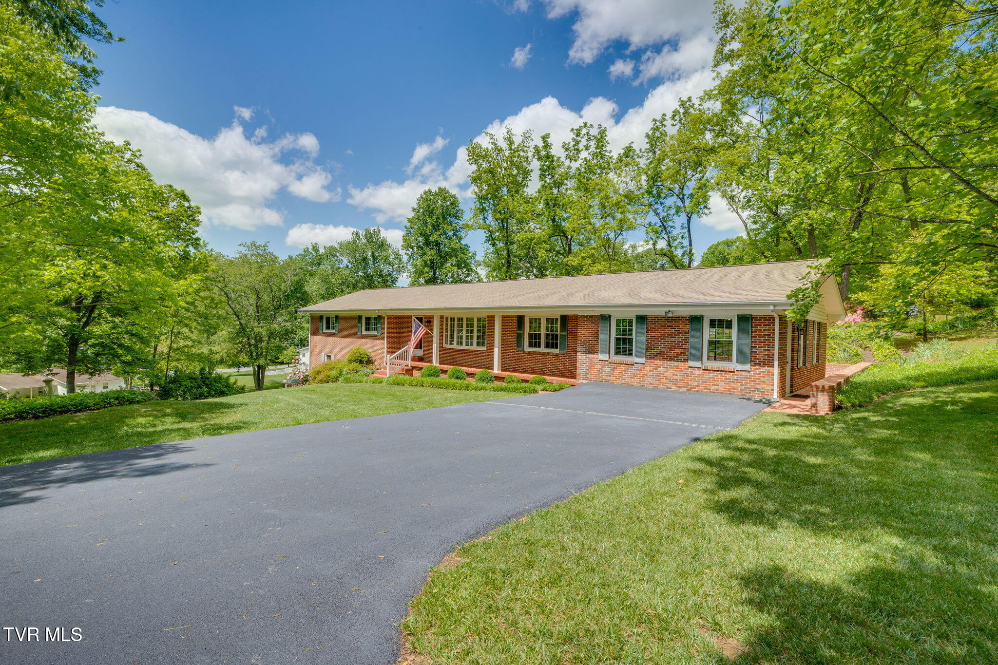 325 Sperry Circle