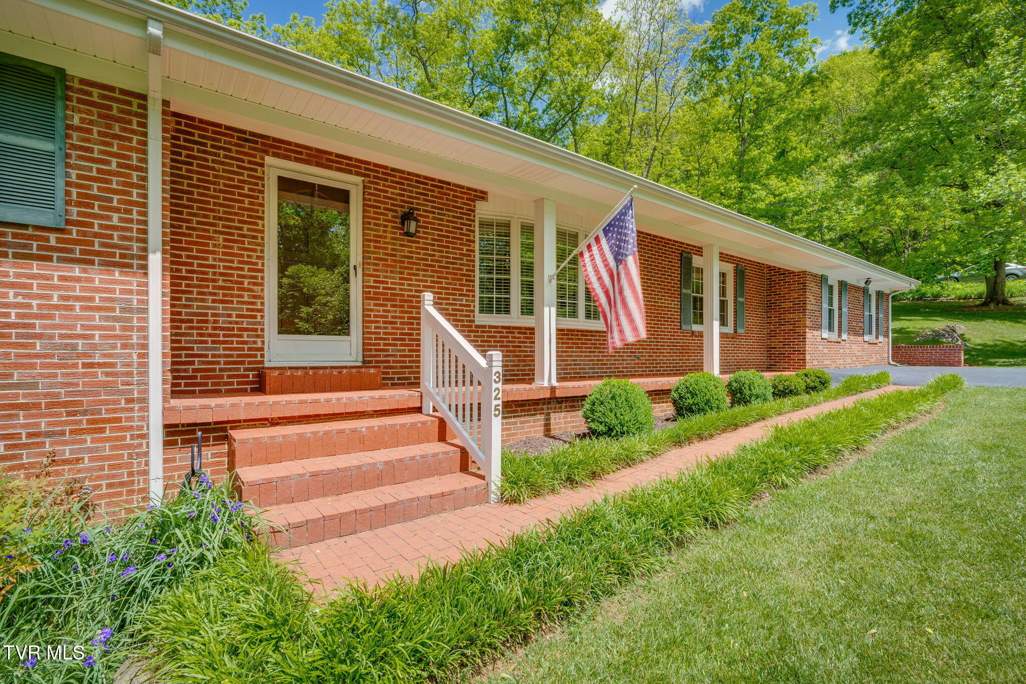 325 Sperry Circle
