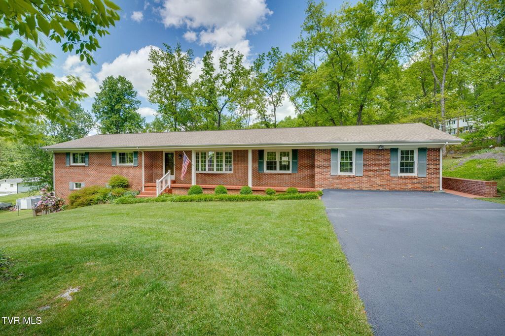 Photo of 325 Sperry Circle, Bristol, TN 37620 (MLS # 9994767)