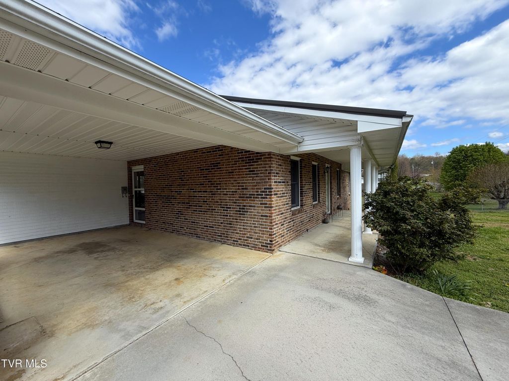 Photo of 858 Burnett Drive, Newport, TN 37821 (MLS # 9992787)