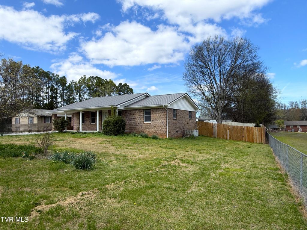 Photo of 858 Burnett Drive, Newport, TN 37821 (MLS # 9992787)