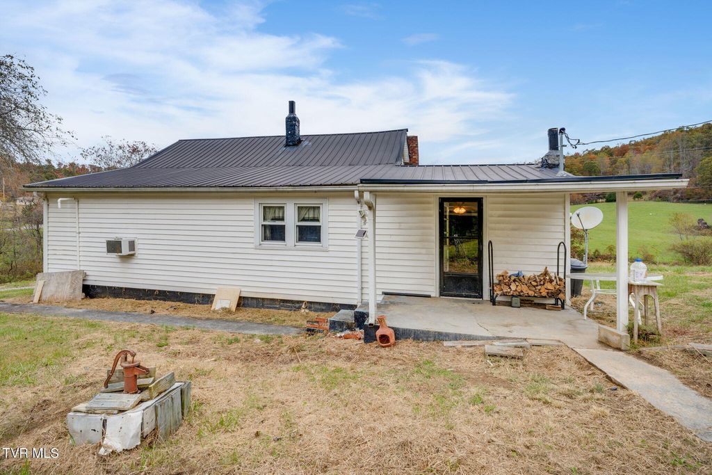 Photo of 1251 Purchase Ridge Rd. Rd, Duffield, VA 24244 (MLS # 9987705)
