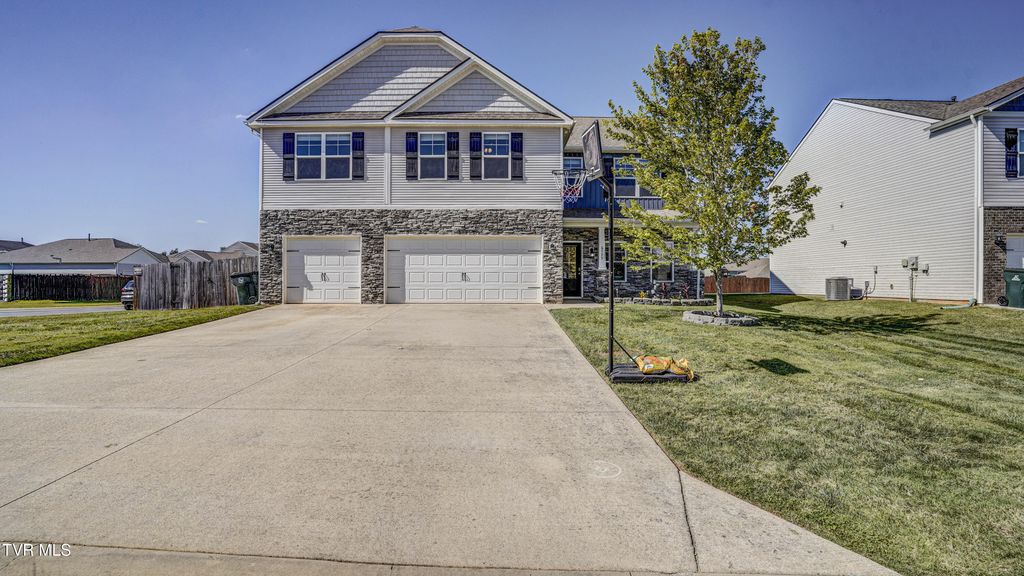 Photo of 6775 Wildlife Circle, Piney Flats, TN 37686 (MLS # 9985761)