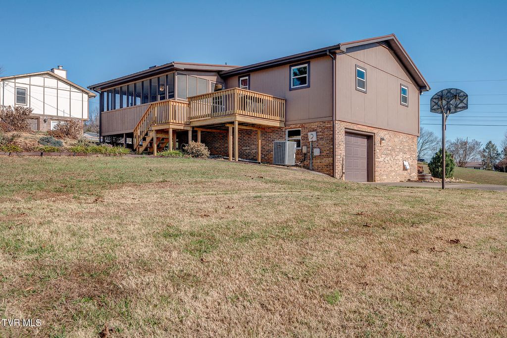 Photo of 225 Plainview Heights Circle, Greeneville, TN 37745 (MLS # 9988693)