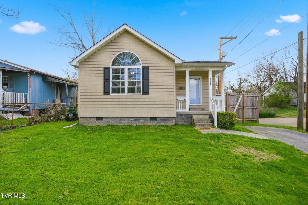 Photo of 1001 Minton Place, Kingsport, TN 37660 (MLS # 9993320)