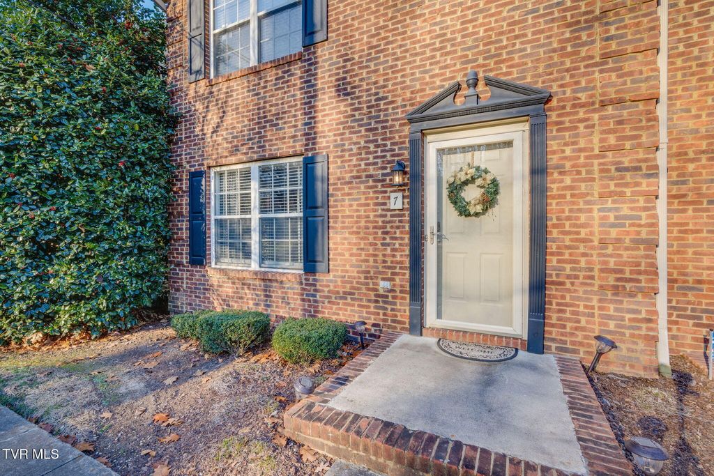 Photo of 1809 Lakeview Drive #7, Johnson City, TN 37601 (MLS # 9990073)