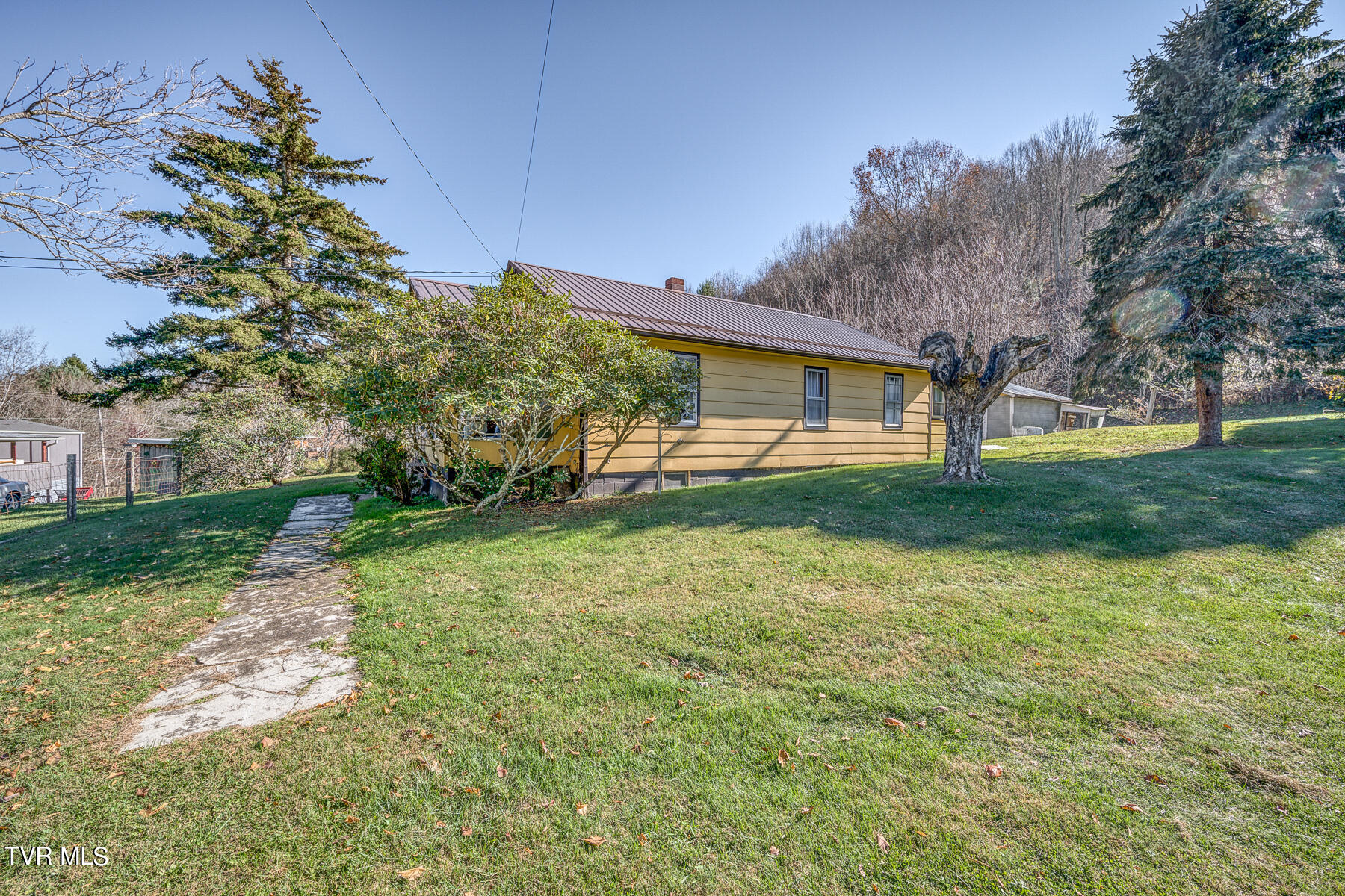 427 Cove Creek Road, Roan Mountain, Tennessee image 1