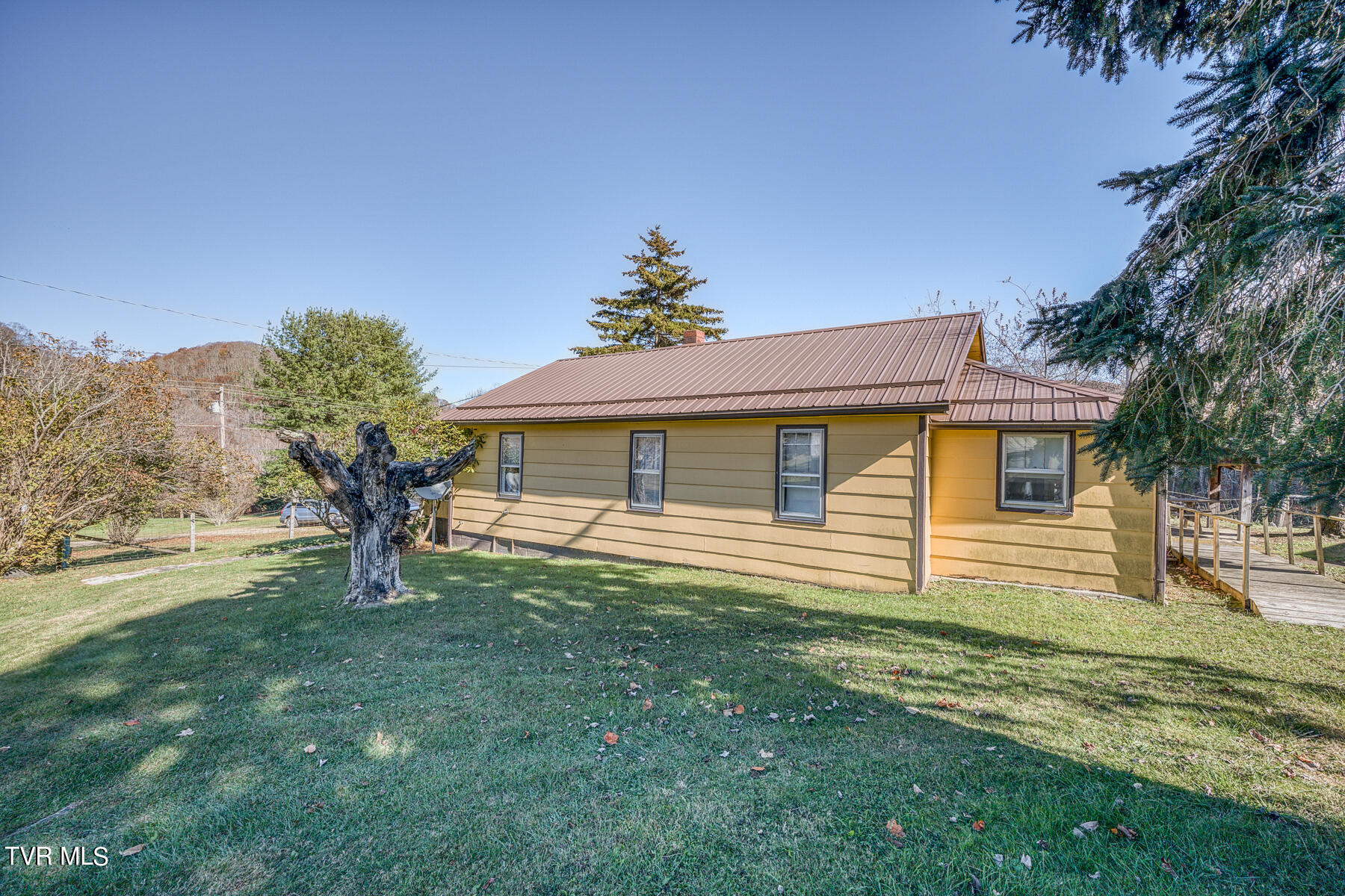 427 Cove Creek Road, Roan Mountain, Tennessee image 2