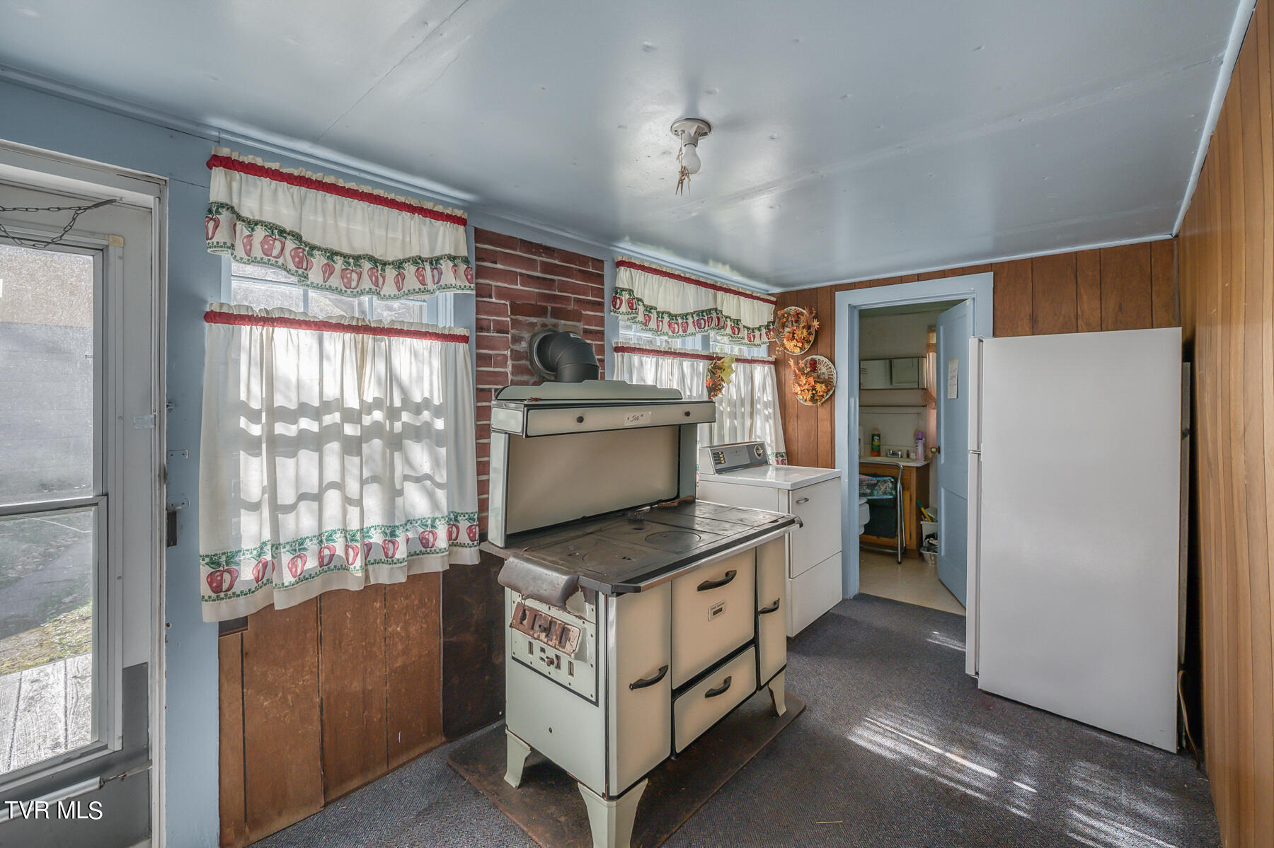 427 Cove Creek Road, Roan Mountain, Tennessee image 4