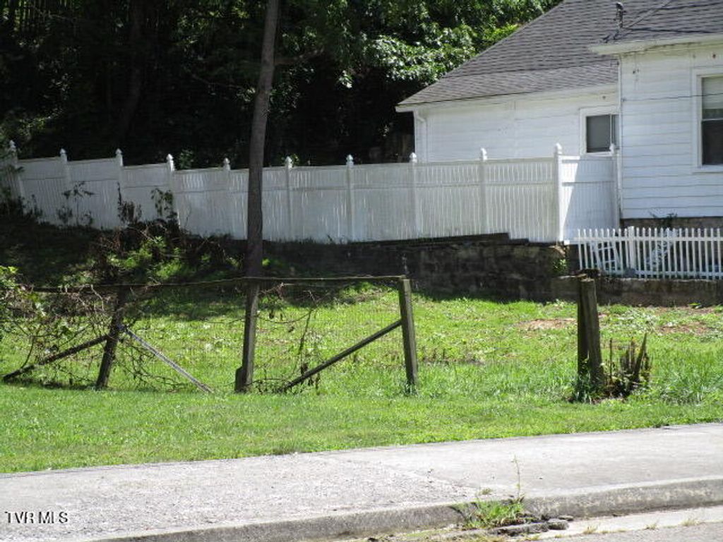 Photo of 212 9th Street, Norton, VA 24273 (MLS # 9996014)