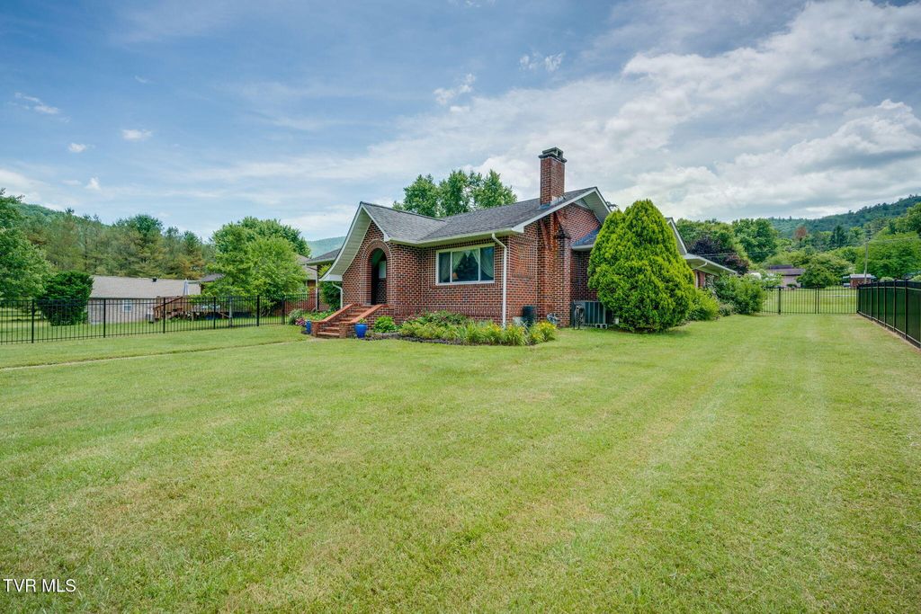 Photo of 180 Grant Lane, Erwin, TN 37650 (MLS # 9996156)