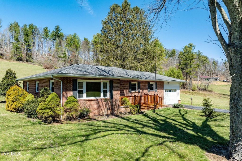 Photo of 2584 Highway 67 W, Mountain City, TN 37683 (MLS # 9992897)