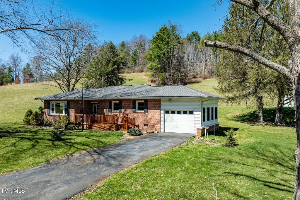 Photo of 2584 Highway 67 W, Mountain City, TN 37683 (MLS # 9992897)