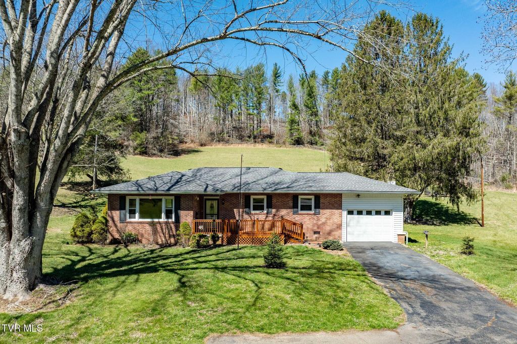 Photo of 2584 Highway 67 W, Mountain City, TN 37683 (MLS # 9992897)