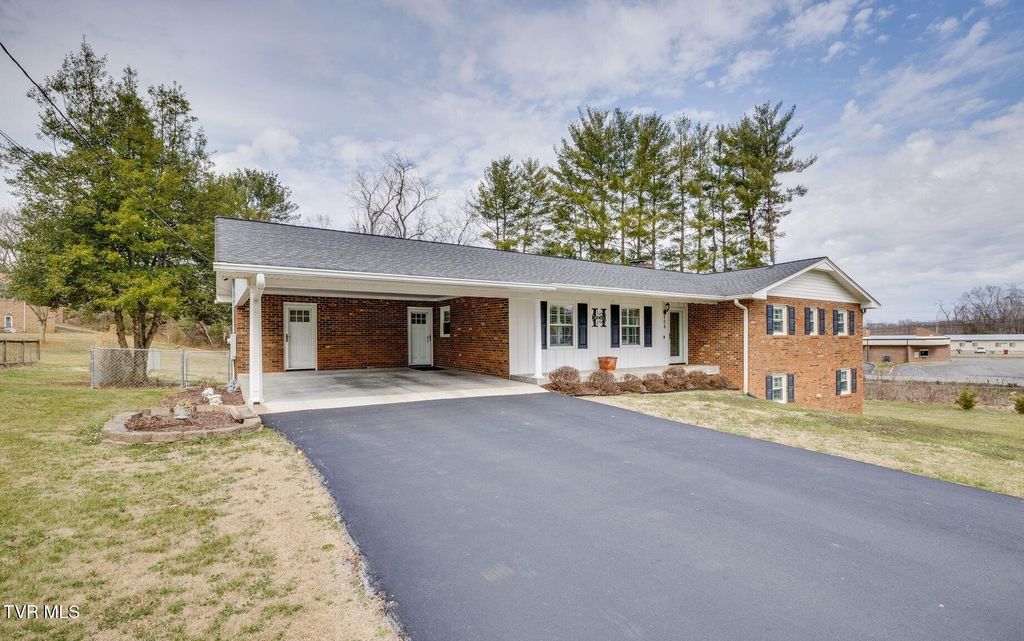 Photo of 208 Bonita Drive, Johnson City, TN 37604 (MLS # 9991914)