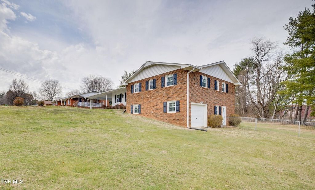 Photo of 208 Bonita Drive, Johnson City, TN 37604 (MLS # 9991914)