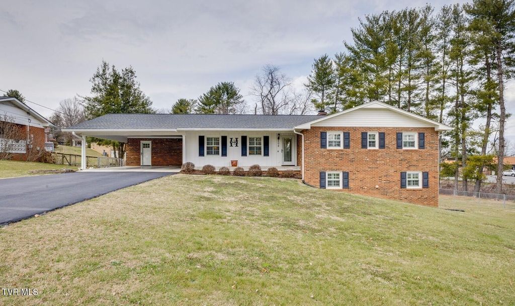 Photo of 208 Bonita Drive, Johnson City, TN 37604 (MLS # 9991914)
