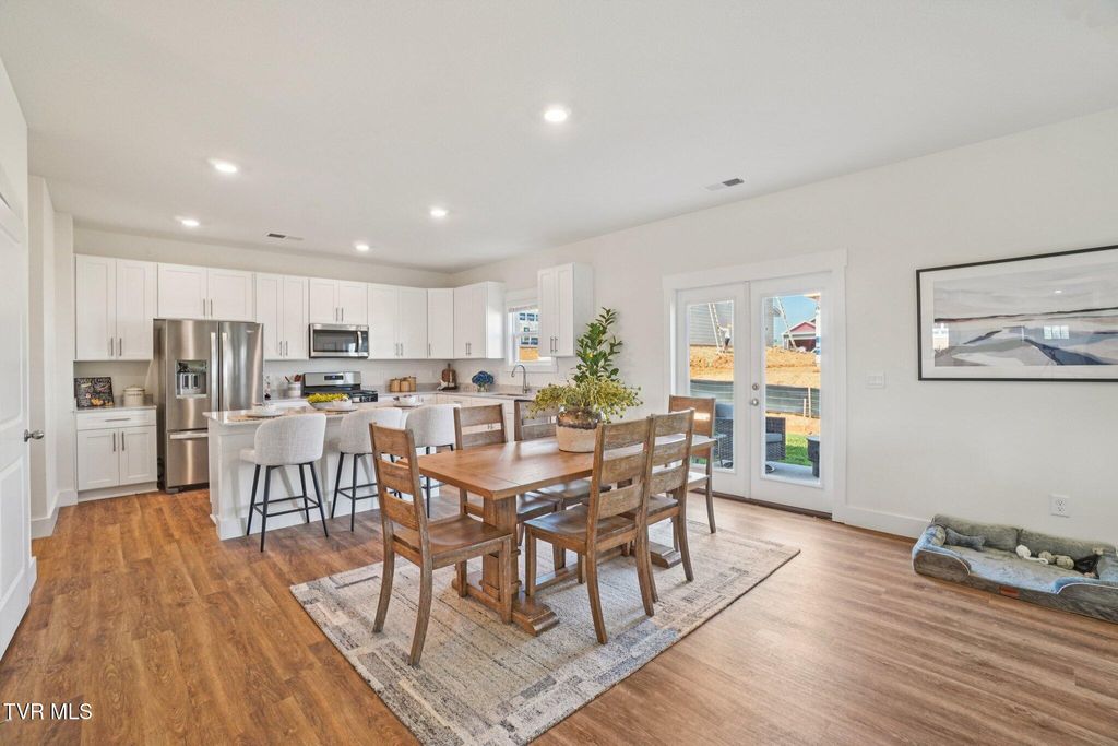 Photo of 209 Artist Avenue, Johnson City, TN 37615 (MLS # 9990713)