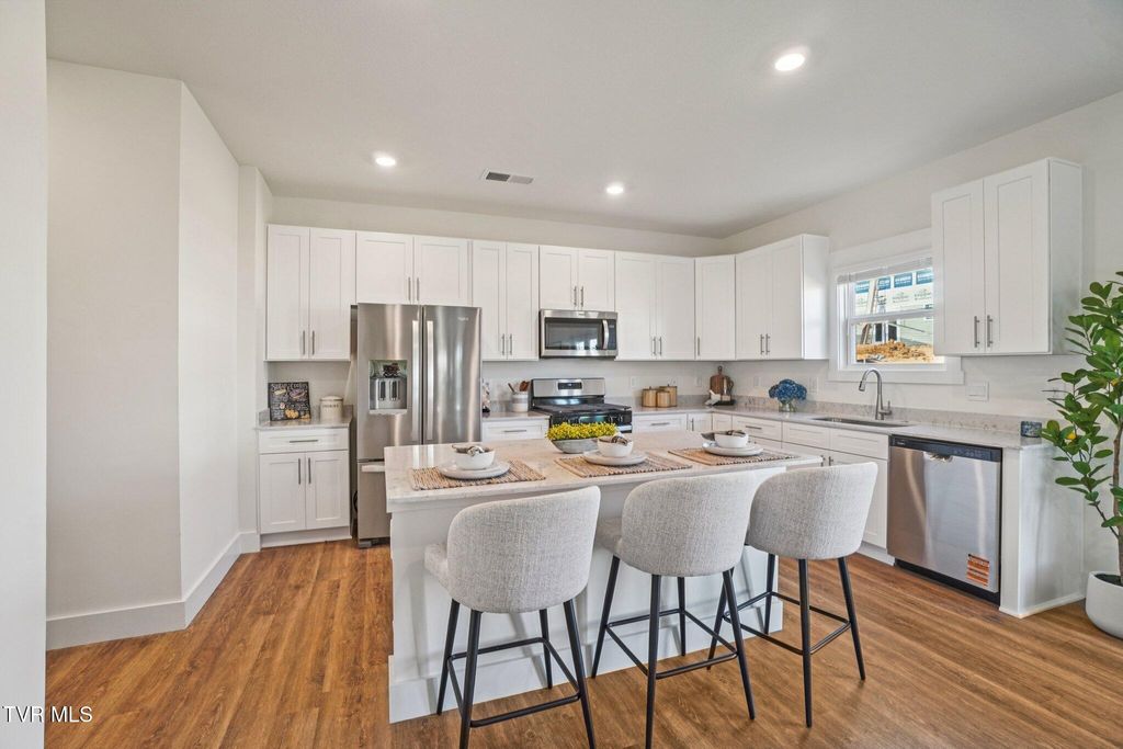 Photo of 209 Artist Avenue, Johnson City, TN 37615 (MLS # 9990713)