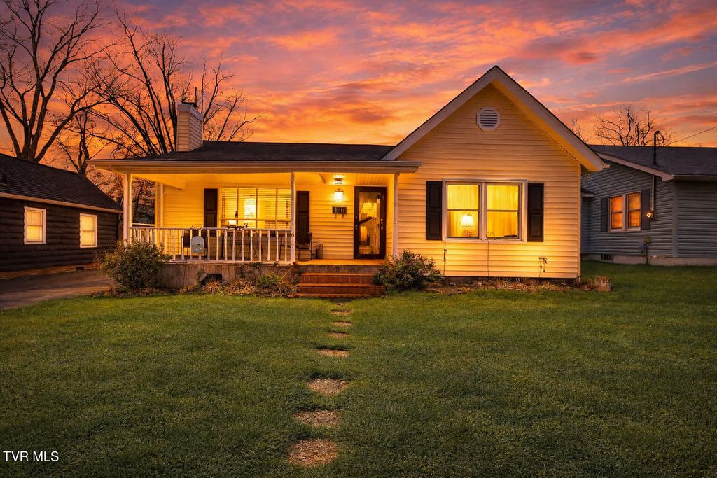 Photo of 1617 Woodside Drive, Kingsport, TN 37664 (MLS # 9992486)