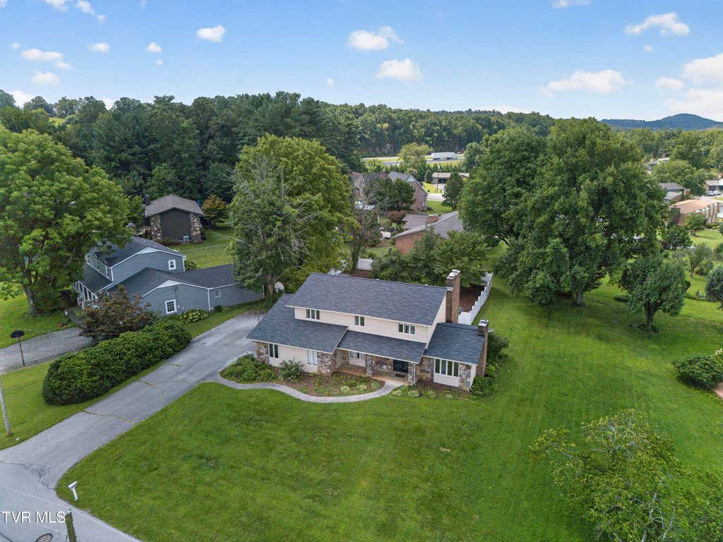 Photo of 102 Sandpiper Circle, Kingsport, TN 37663 (MLS # 9999760)