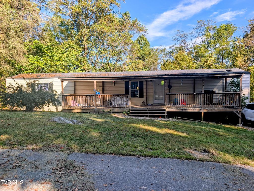 Photo of 228 Ernie Drive, Kingsport, TN 37660 (MLS # 9981112)
