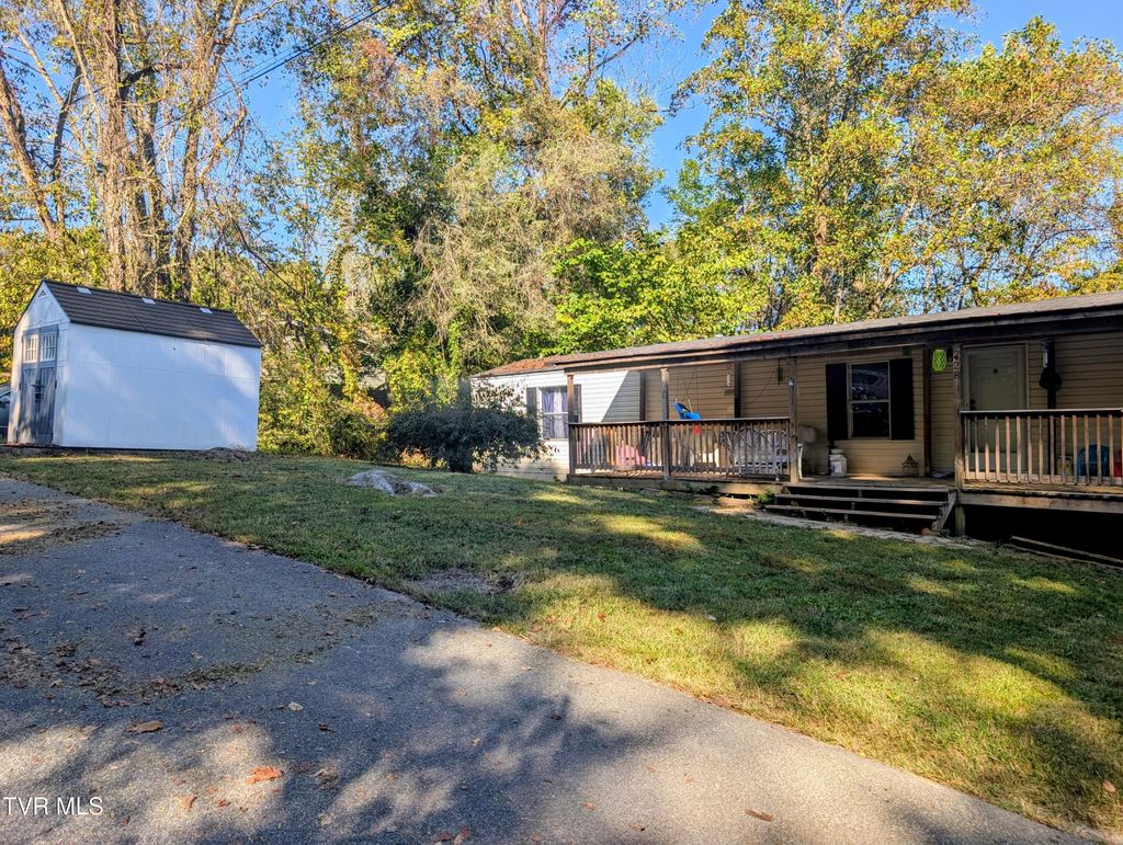 Photo of 228 Ernie Drive, Kingsport, TN 37660 (MLS # 9981112)