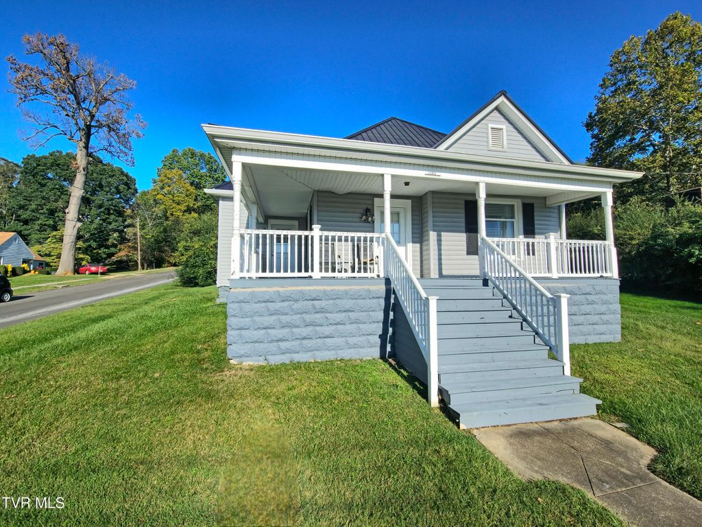 Photo of 1001 Virginia Avenue #2, Bristol, TN 37620 (MLS # 9993931)