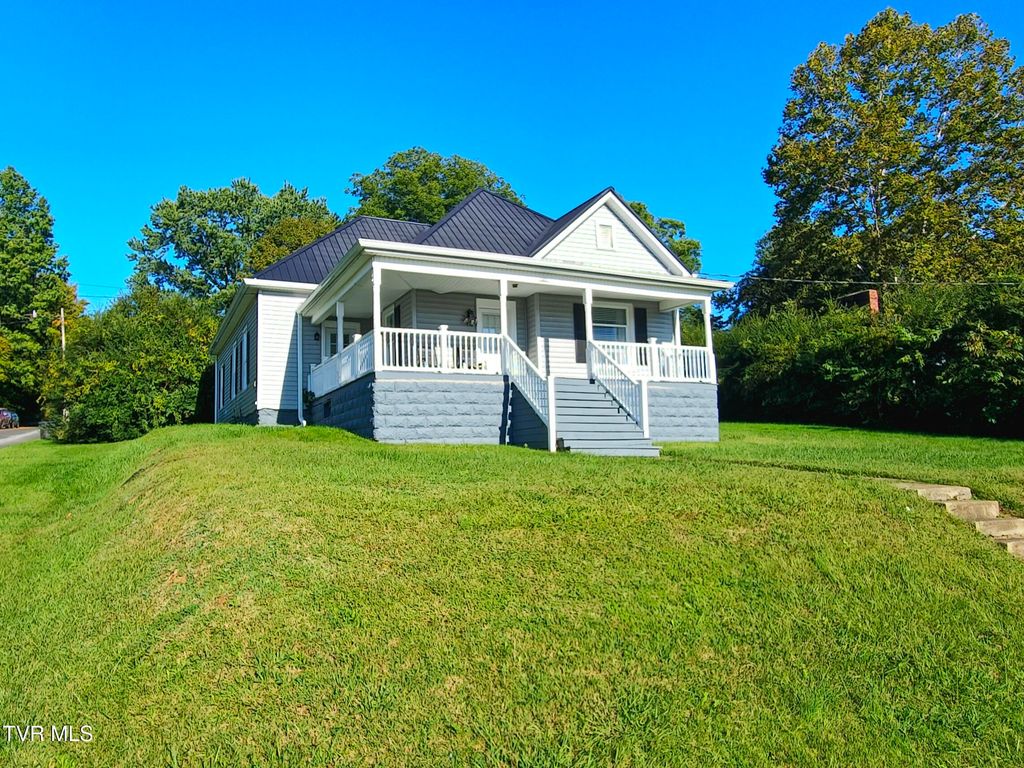 Photo of 1001 Virginia Avenue #2, Bristol, TN 37620 (MLS # 9993931)