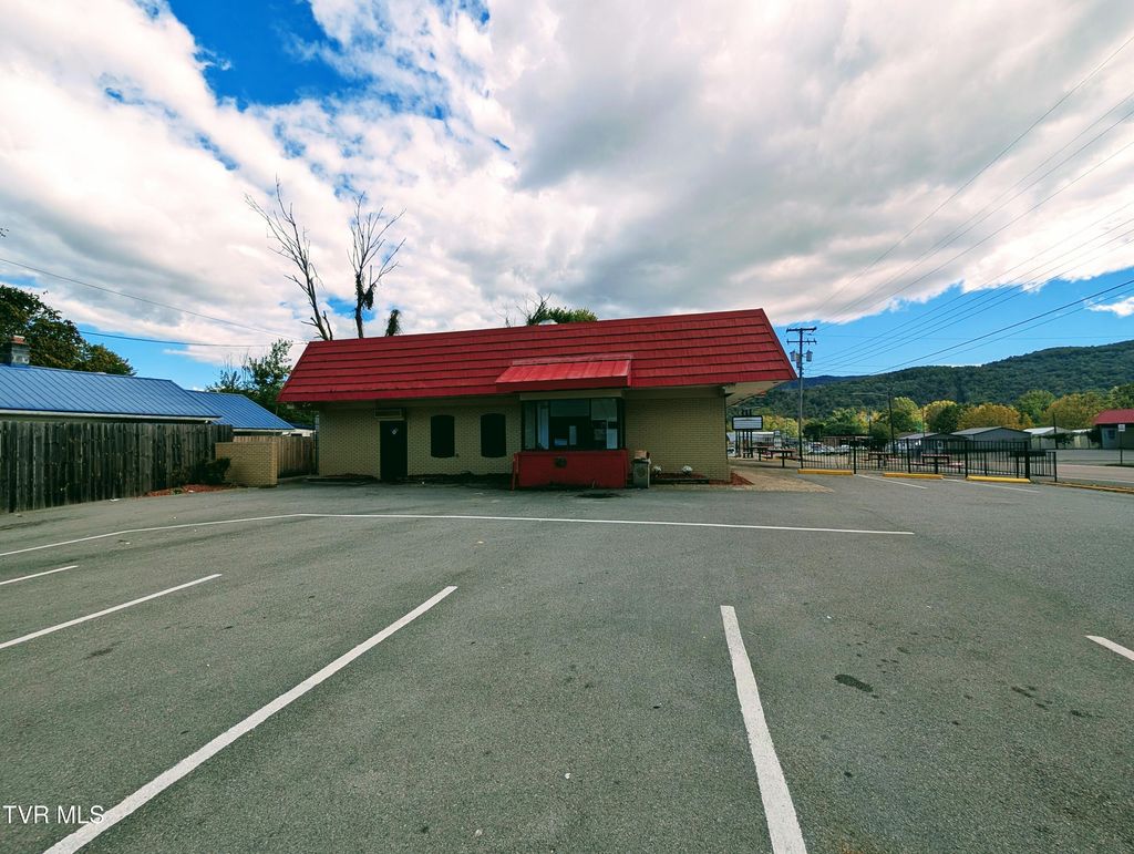 Photo of 516 E 5th St N Street, Big Stone Gap, VA 24219 (MLS # 9986984)