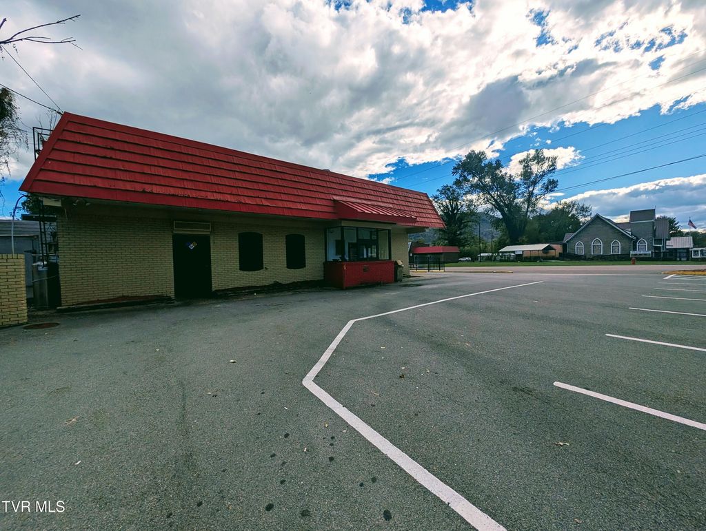 Photo of 516 E 5th St N Street, Big Stone Gap, VA 24219 (MLS # 9986984)