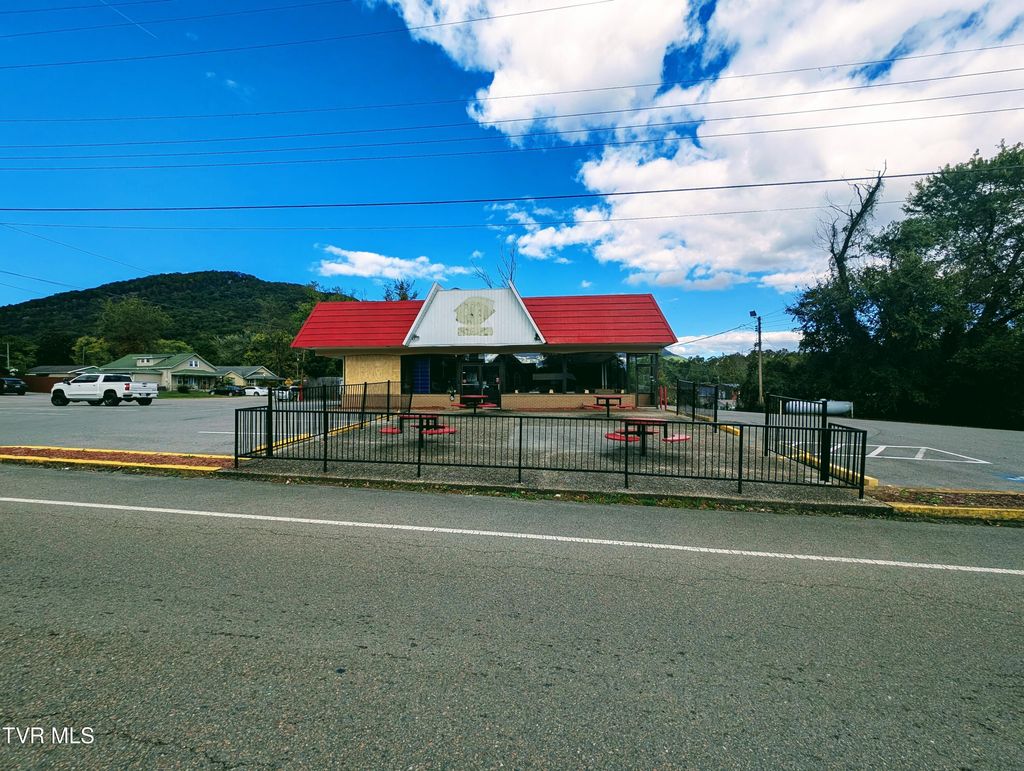 Photo of 516 E 5th St N Street, Big Stone Gap, VA 24219 (MLS # 9986984)