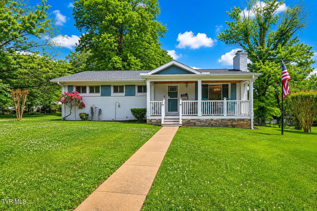 Photo of 2405 Melborne Drive, Johnson City, TN 37601 (MLS # 9995309)