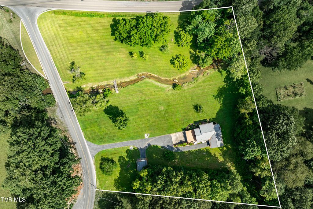 Photo of 227 Pettyjohn Road, Kingsport, TN 37664 (MLS # 9998141)